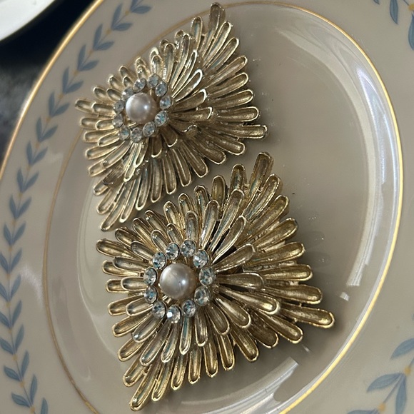 Vintage Shoe Clips in Gold Burst w Rhinestones & Center Pearl - Picture 4 of 9